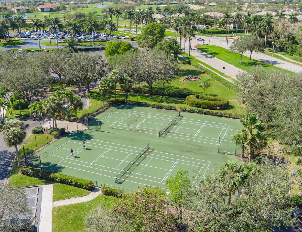 Lely Greenlinks Top Floor - On Golf Course, Minutes From Beaches, Downtown! Napoli Bagian luar foto